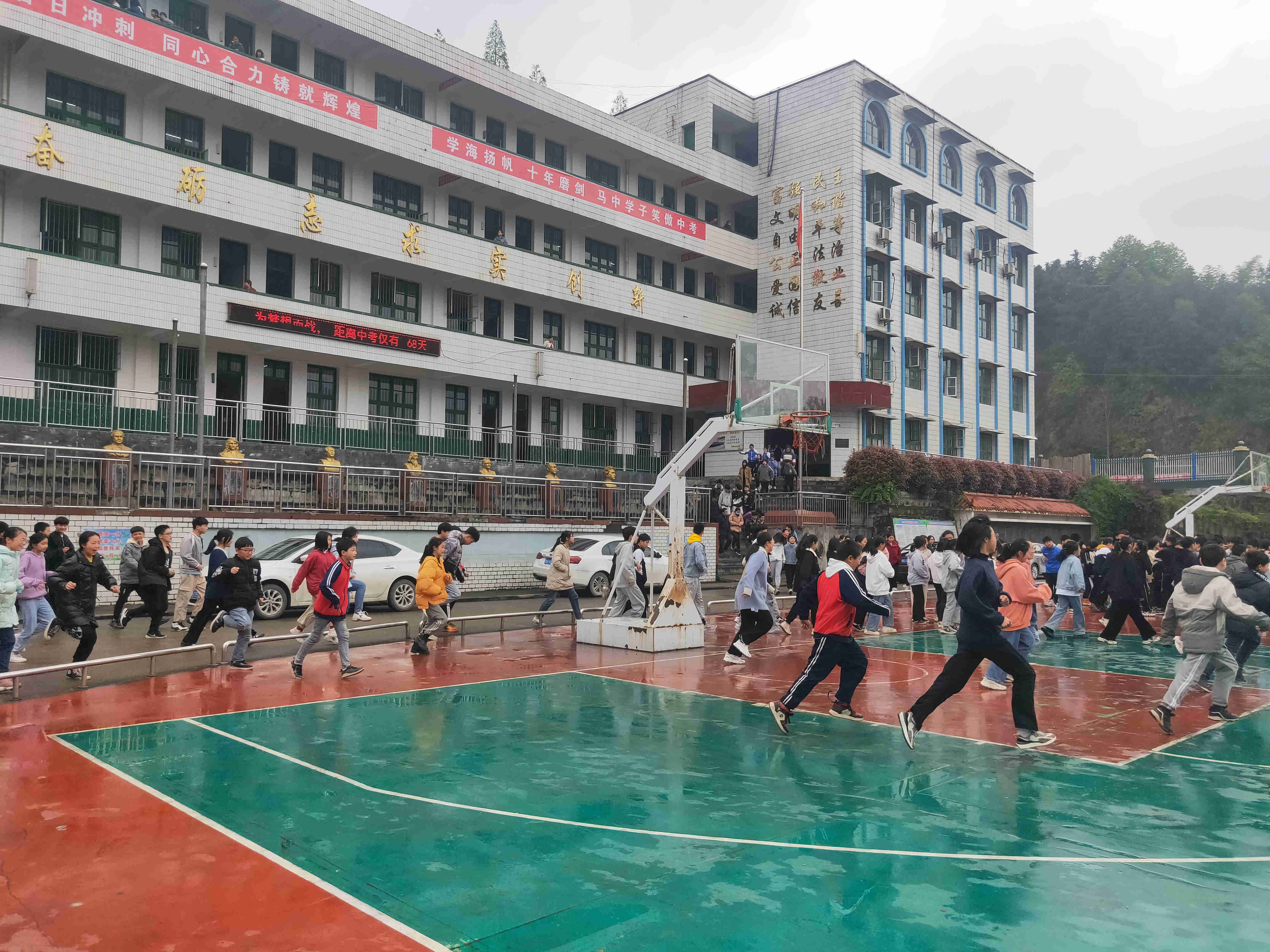 马路镇中学:牢筑安全防线 共建平安校园