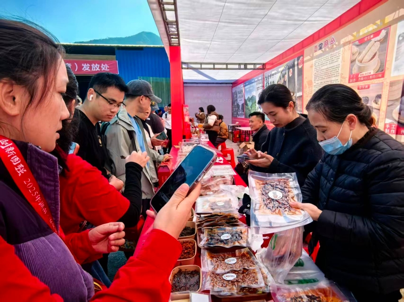 �����깤�� ����ͼǿ�� 2025�갲���ص�����÷ɽ...